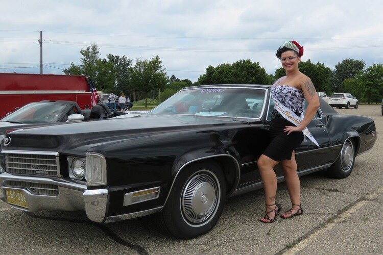 Blue Water Cruise's 2024 Blue Water Bombshell Pin-Up Contest winner.