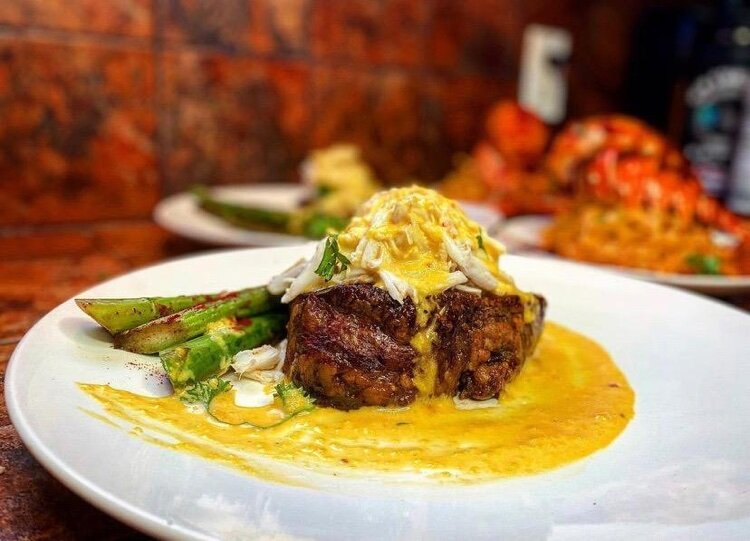 Chef Chris Catering offers affordable fine dining fare, including lobster, steak, vegan, and fish dishes. (Photo: Chef Chris Catering)