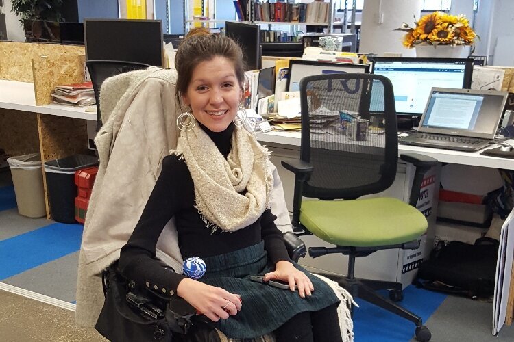 Un retrato de Kristen Milefchik tomado en la oficina de TRU.
