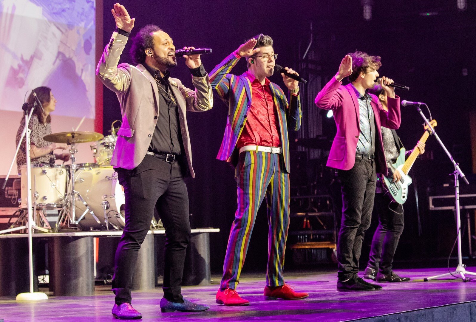 Live musical entertainment will keep the evening hopping.