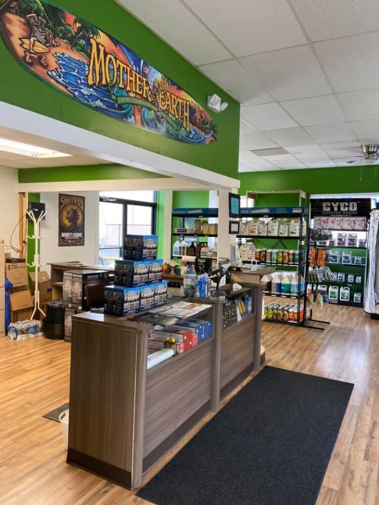 A new garden store has opened in Algonac.