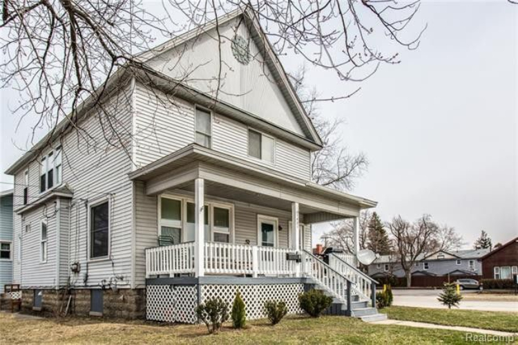Looking for a big house? This one is more than 2,000 square feet.