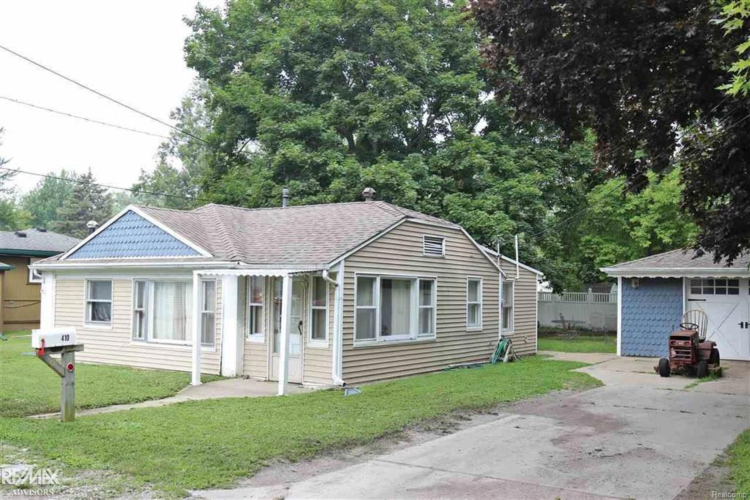 This Algonac house is available for less than $100,000.