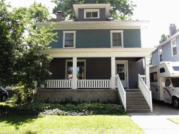 Looking for a downtown location? Why not give this Court Street home a look.