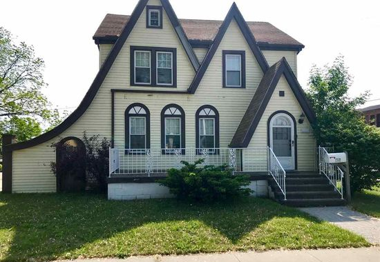 This Colonial style home is just waiting for a new owner.